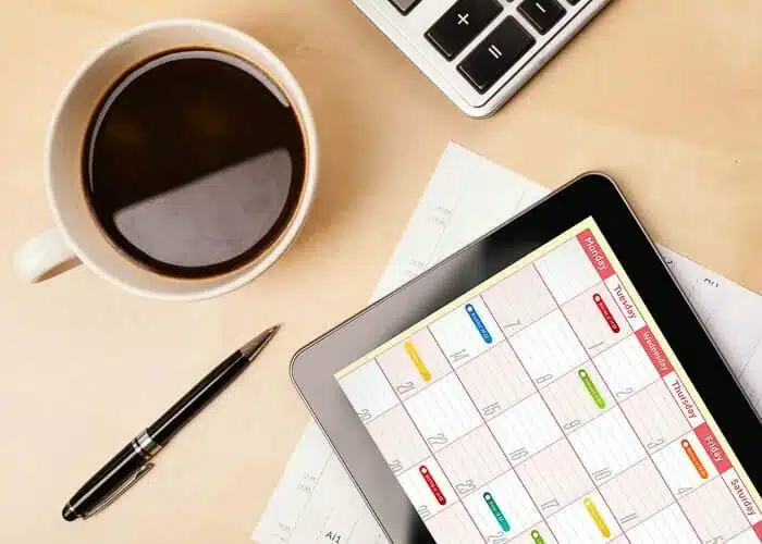 tablet-calendar-coffee-desk-ss-1920-6